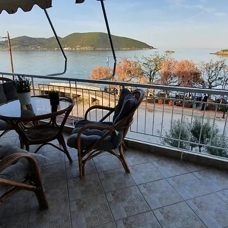 θέα μπροστά στη θάλασσα * Nea Peramos (Macedonia)