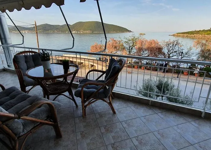 θέα μπροστά στη θάλασσα * Néa Péramos